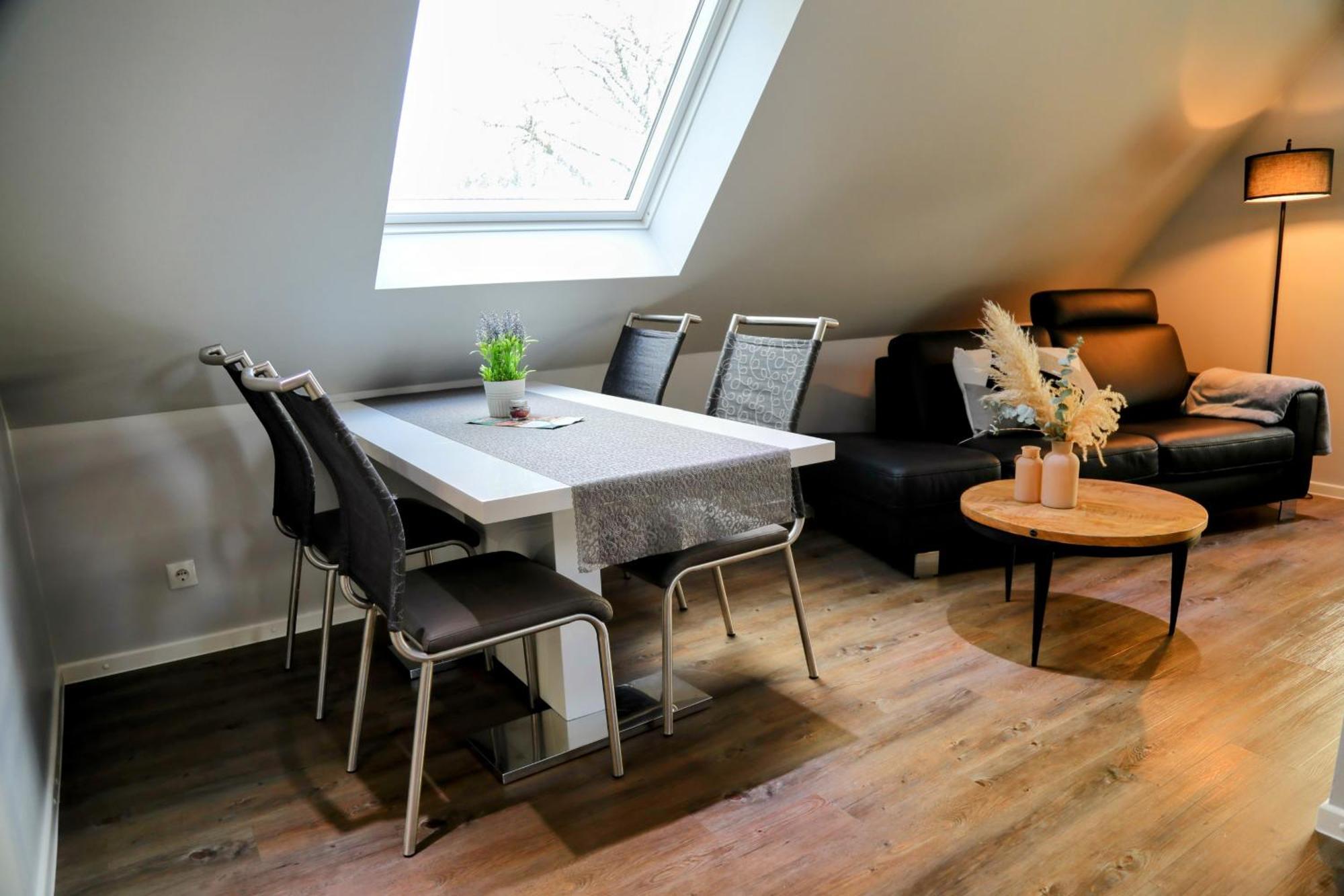 Eine Sehr Gemuetliche Dachgeschoss Ferienwohnung Ihlow  Экстерьер фото